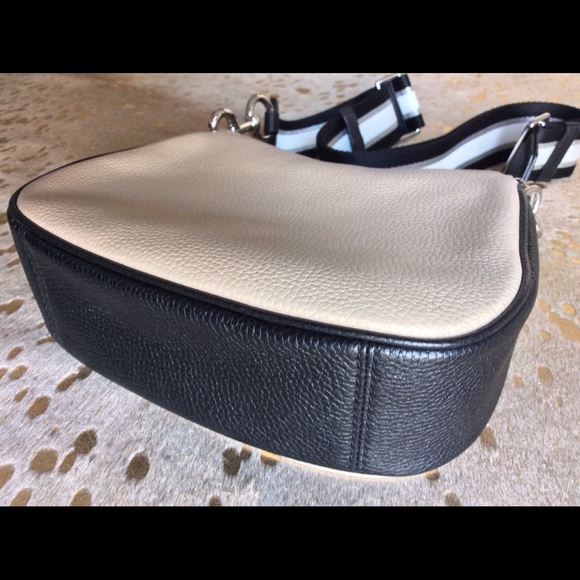 ⭐️SOLD⭐️Marc Jacobs Empire City Crossbody Bag $375 - Picture 6 of 8